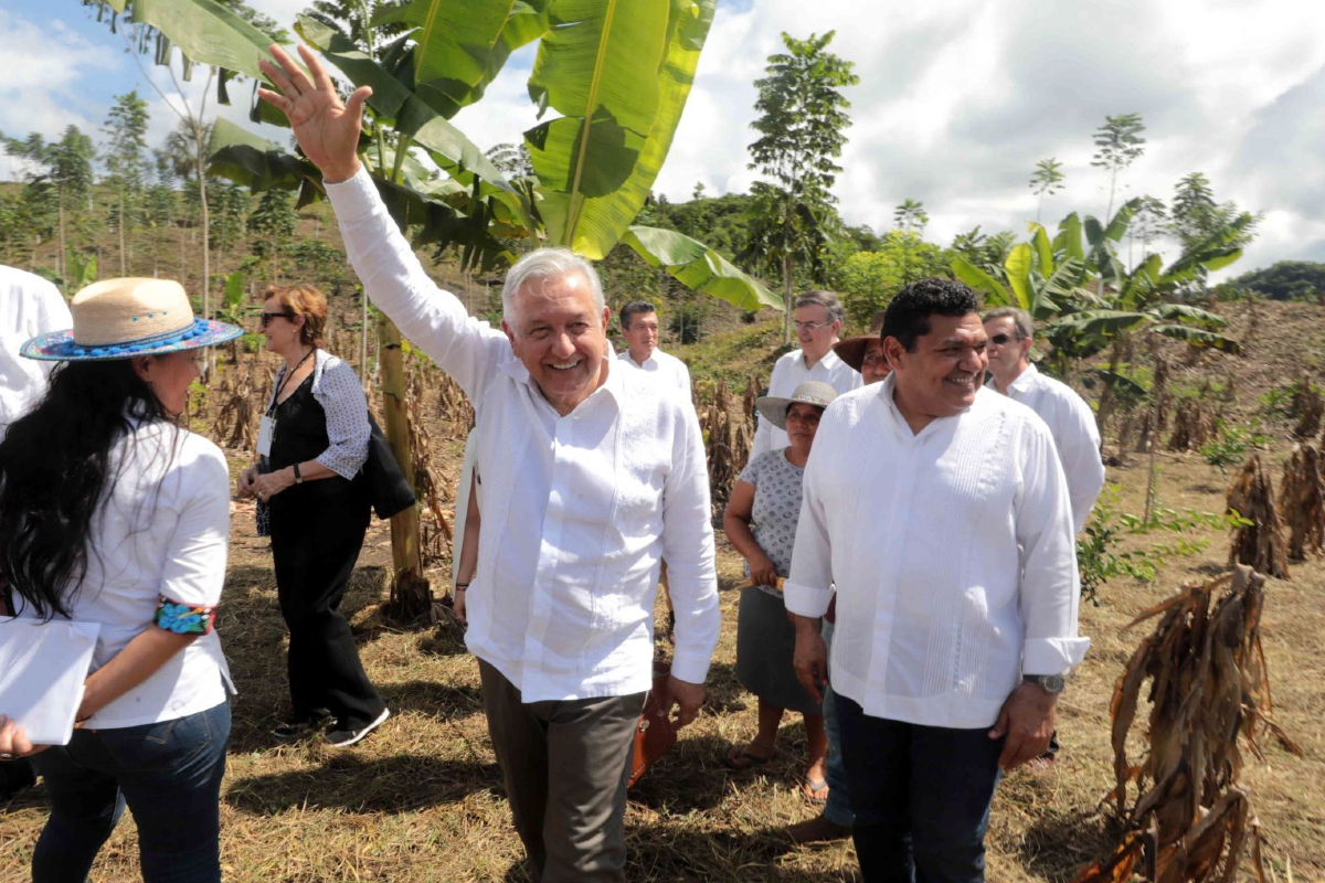 López Obrador viajó a Palenque; pasará Semana Santa en 'La Chingada'.