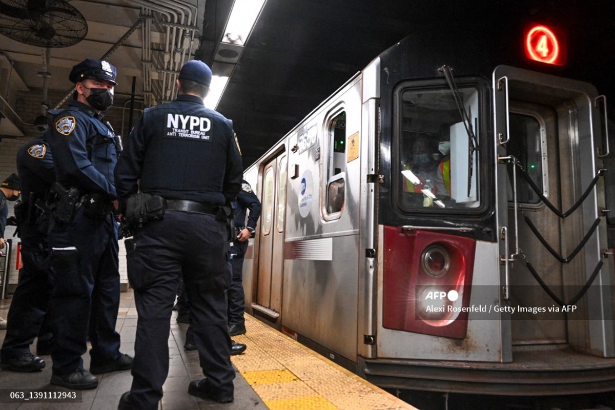 Sube a 23 los heridos por tiroteo en metro de Nueva York; policía busca al autor