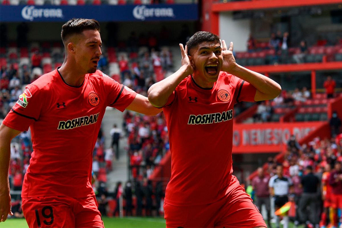 Toluca sorprende a Puebla y gana 2-1 en el Nemesio Diez