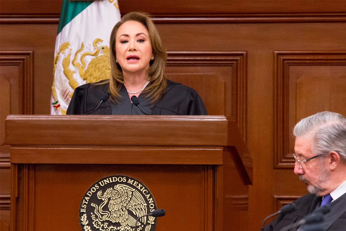 Tribunal validó amparo a la ministra Yasmin Esquivel pero permitirá a la UNAM informar del caso.