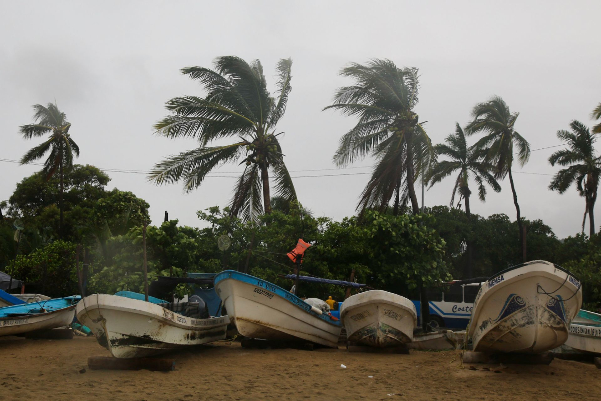 La tormenta tropical Agatha se intensifica a huracán categoría 1.