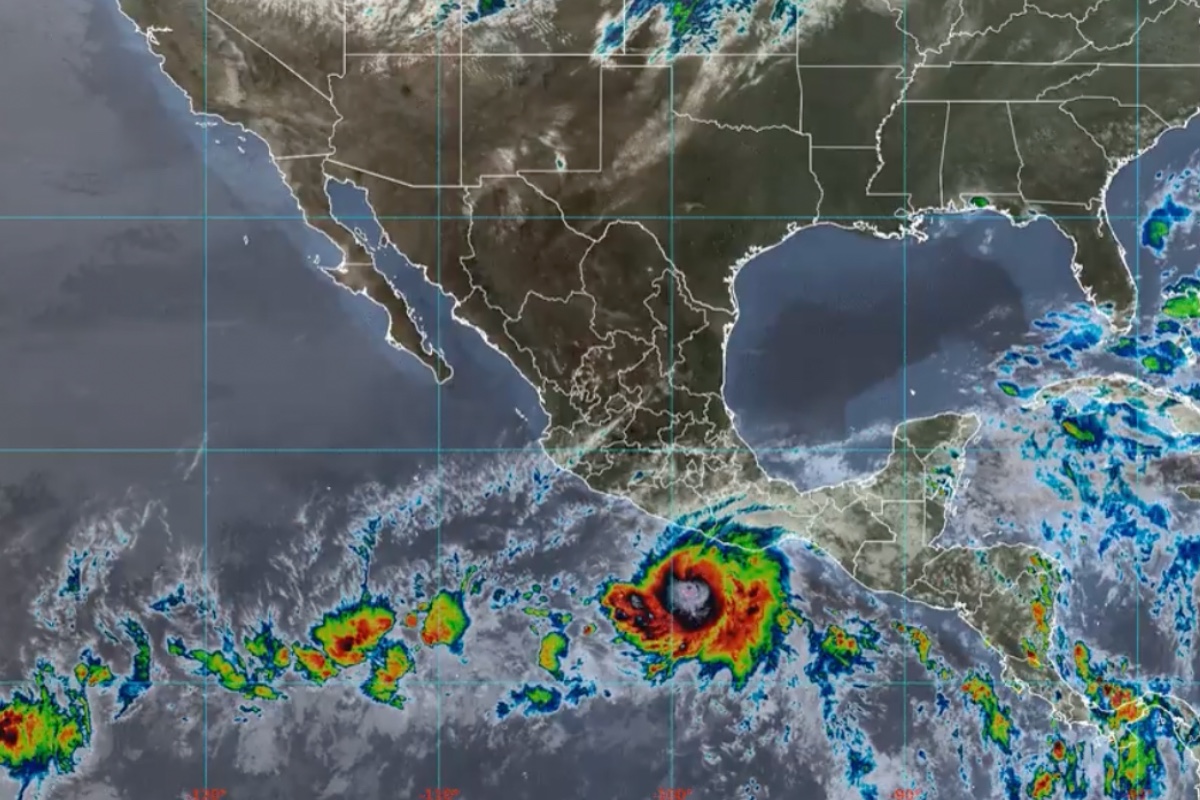 Esperan que Agatha impacte en Oaxaca como huracán categoría 3