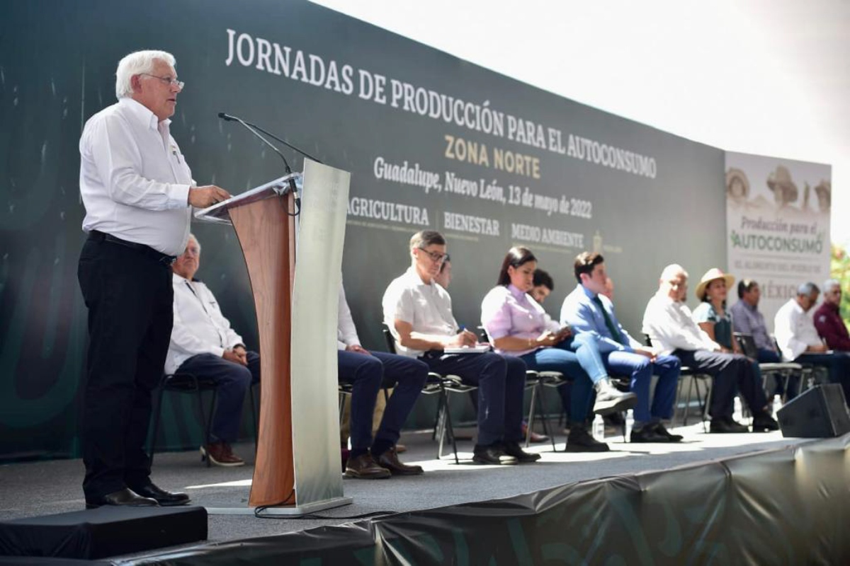 Villalobos Arámbula aseguró que un agrónomo adquiere un compromiso social ineludible