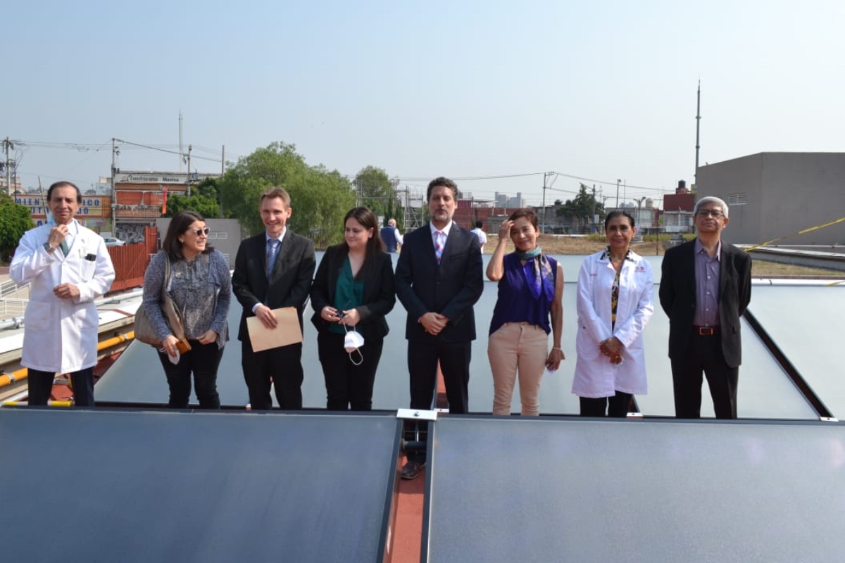 Presentan programa "Sistema de Calentamiento Solar de Agua" en hospital Enrique Cabrera