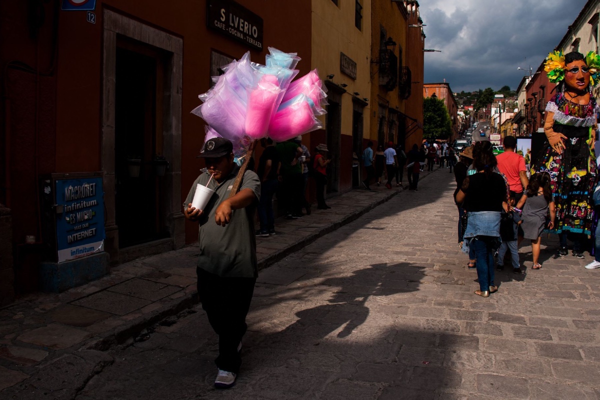 Por “prietas y feas” prohiben vender a comerciantes de San Miguel de Allende