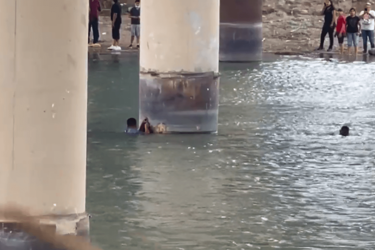 Foto: Twitter/ @BryanLlenas | VIDEO FUERTE: Nicaragüense muere ahogado intentando cruzar el Río Bravo 