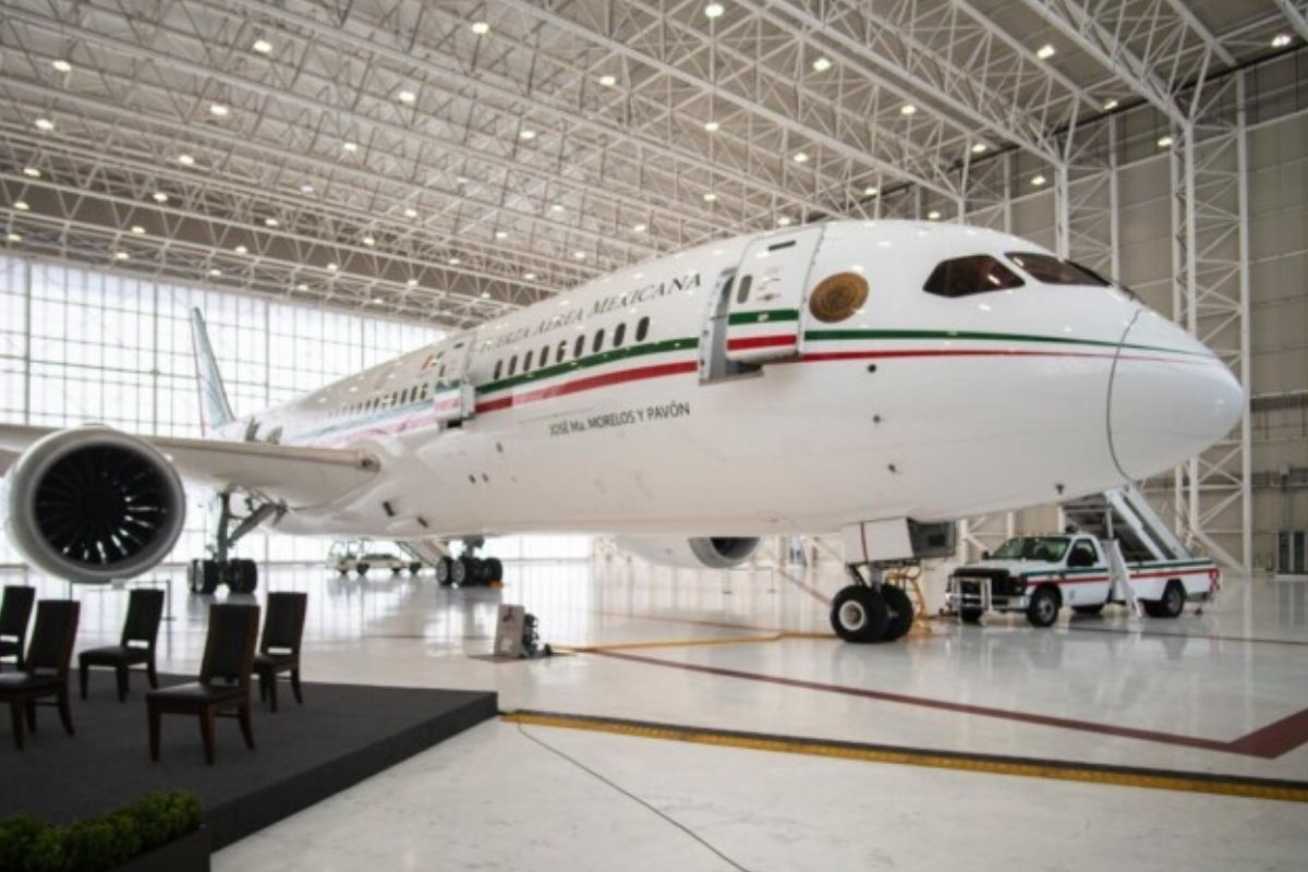 AMLO indicó que el Avión Presidencial está por venderse y los recursos se destinarán a dos hospitales.