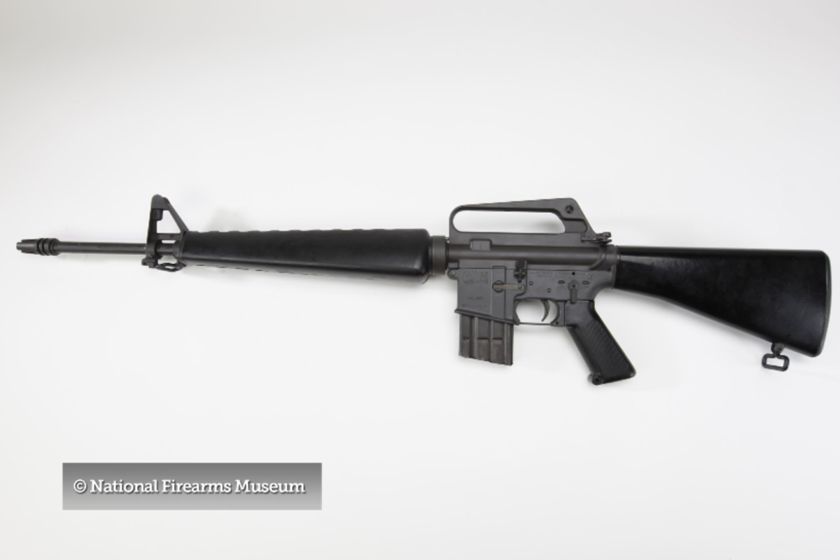El rifle AR-15 es "arma favorita de EU" debido a la facilidad de adquisición