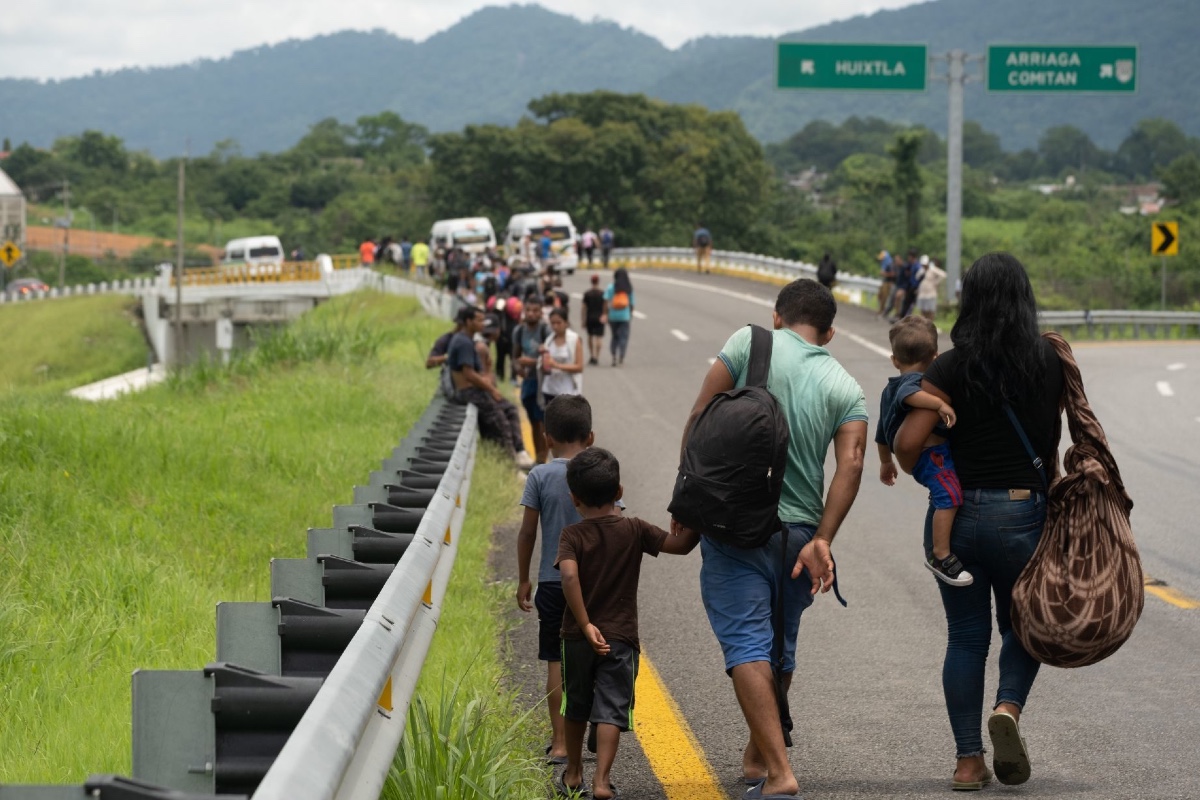 Caravana de migrantes se debilita en el sur de México
