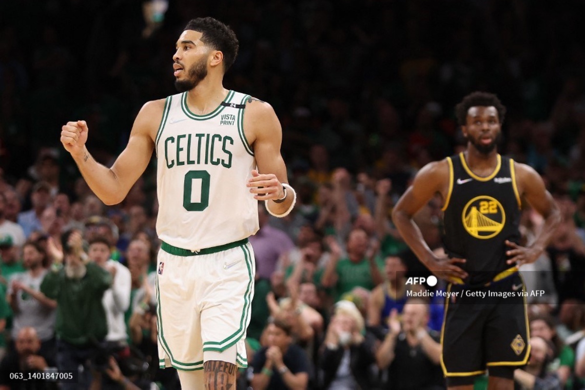 Celtics gana a Warriors y se vuelve a poner adelante en finales de la NBA