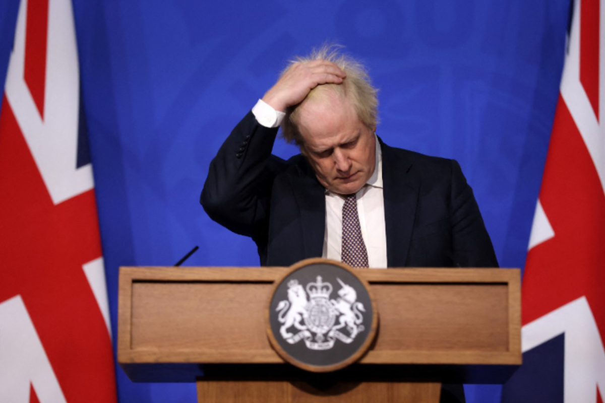 Foto: AFP | Libra Boris voto de confianza, pero debilitado