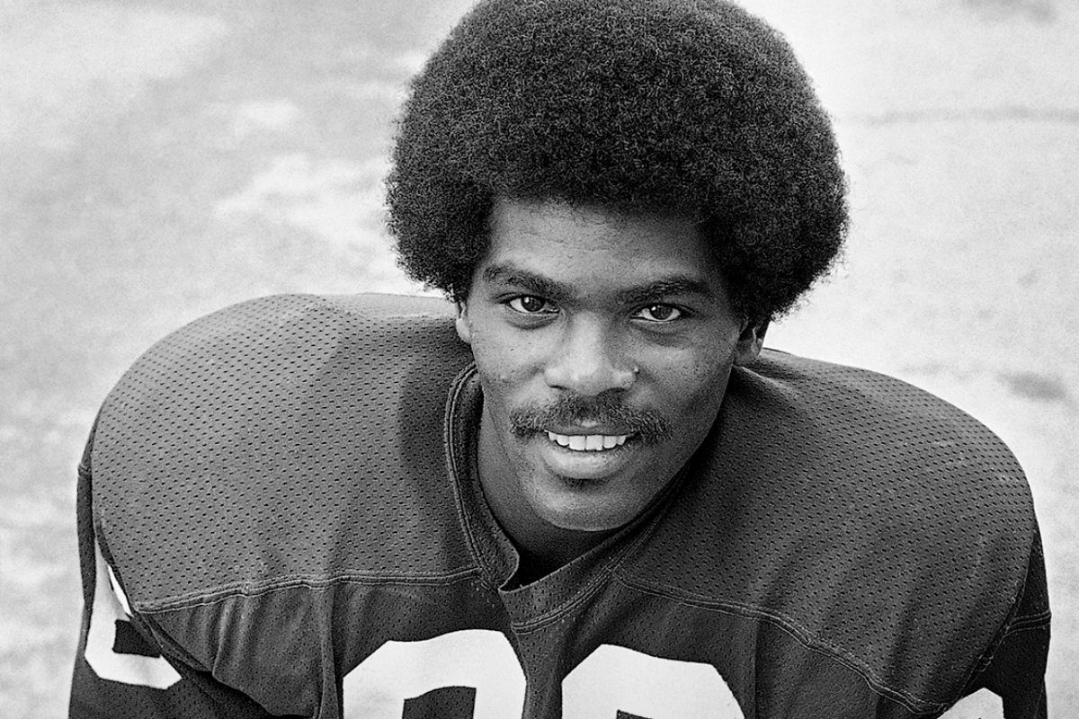 Foto:Twitter/@NFL|Muere el primer mariscal de campo afroamericano de la NFL