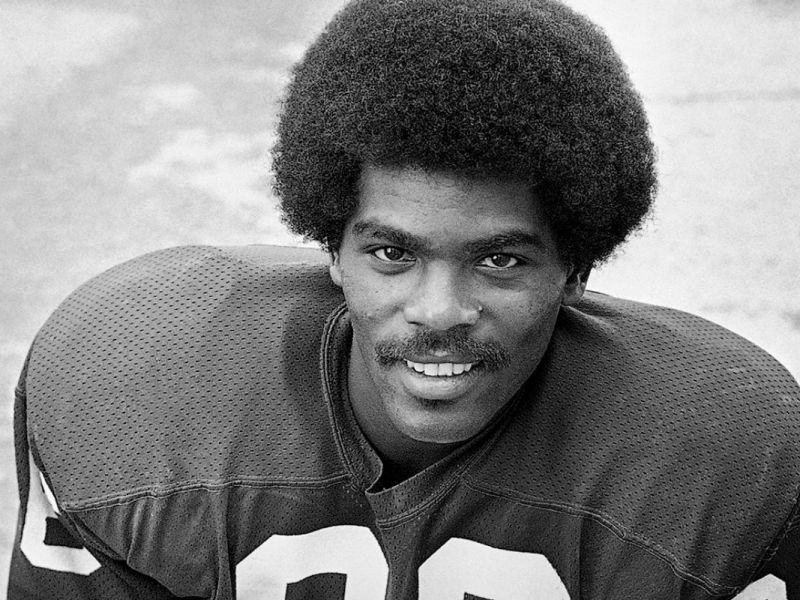 Foto:Twitter/@NFL|Muere el primer mariscal de campo afroamericano de la NFL