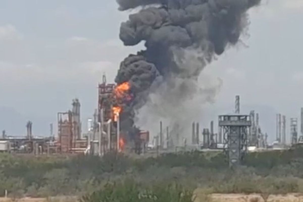 Captura de pantalla | Reportan incendio en refinería de Pemex en Cadereyta.