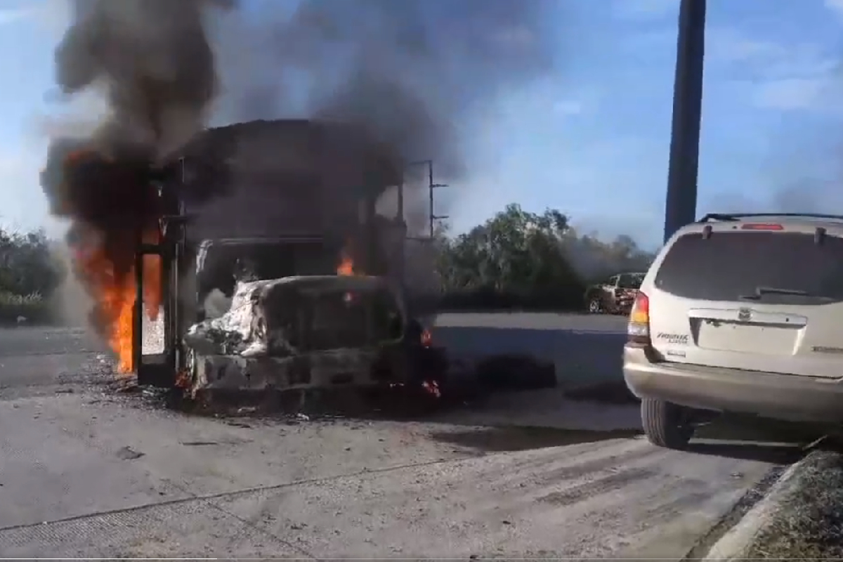 Reportan bloqueos, balaceras y quema de vehículos en Matamoros.