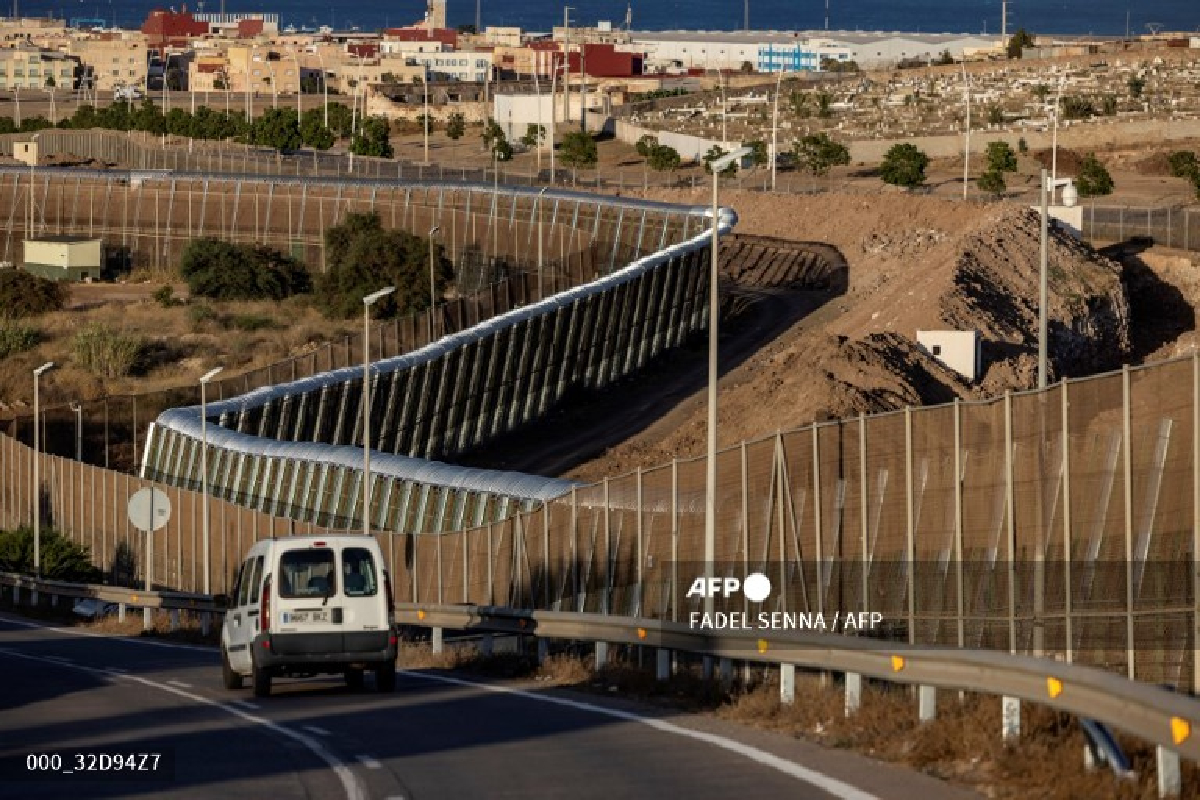 Mueren 23 migrantes africanos en Melilla, España.