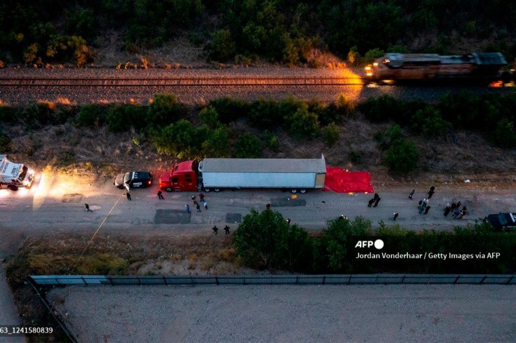 El Presidente calificó de "tremenda desgracia" la muerte de 50 migrantes en San Antonio, Texas.