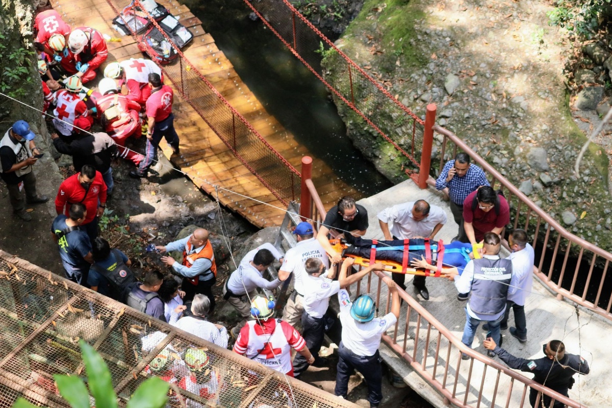 Inician investigación por colapso de puente en Cuernavaca