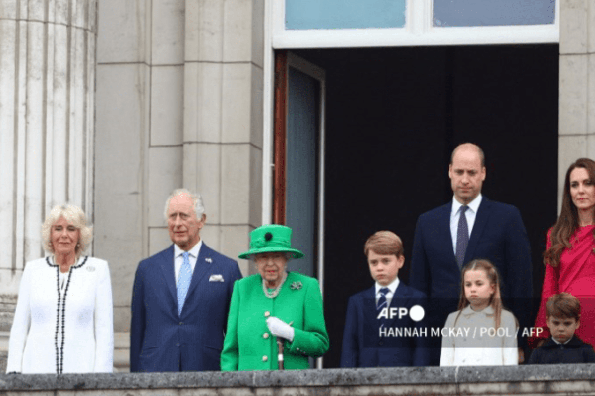 Foto: AFP | Isabel II aparece por sorpresa para cerrar las celebraciones del "jubileo de platino"