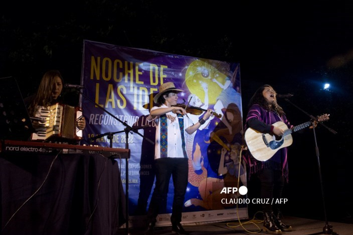 Abraham Vázquez, Vivir Quintana cautivan en plataformas digitales en el género musical de corridos mexicanos