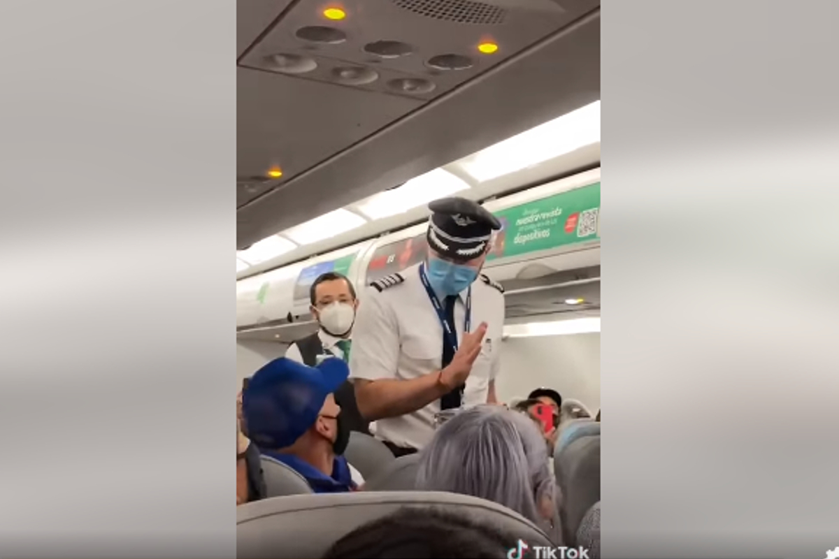 El pasajero de un vuelo fue culpado de agredir a una azafata.