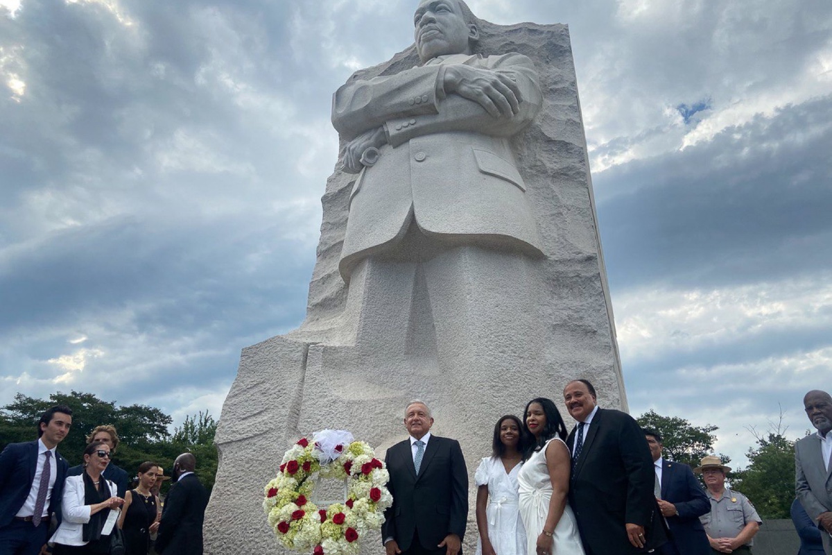 Hijo y nieta de Martin Luther King acompañan a AMLO durante homenaje