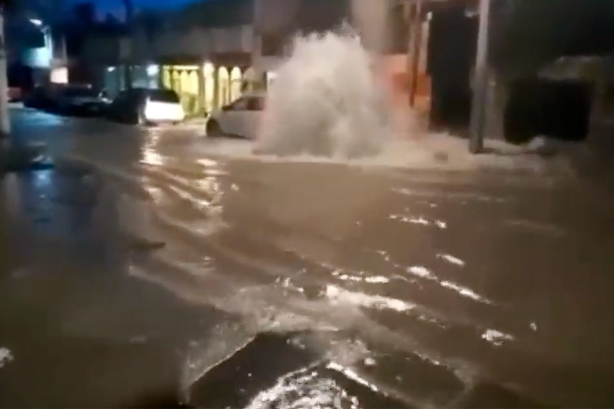 Reportan mega fuga de agua en Monterrey