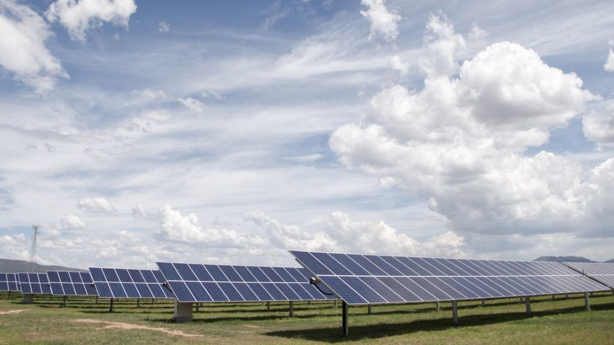 Foto: Cuartoscuro | Ve AMLO posibilidad  de inversión extranjera a energía solar sólo si CFE es socio principal