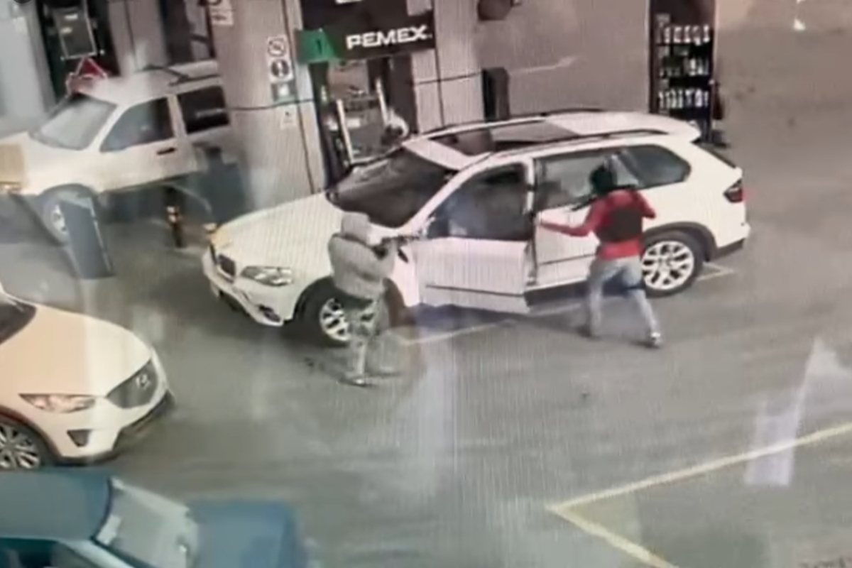 La escena fue captada en una gasolinera de Villagrán, Guanajuato.