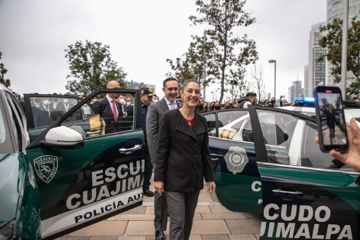 Claudia Sheinbaum encabezó la entrega de 120 nuevas patrullas, 80 radios y la incorporación de mil elementos de la Policía Auxiliar para la Alcaldía Cuajimalpa