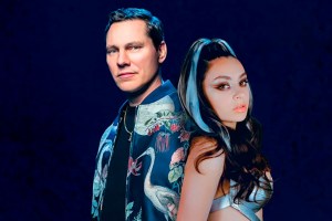 DJ Tiësto y la artista pop Charli XCX unen talentos. Noticias en tiempo real