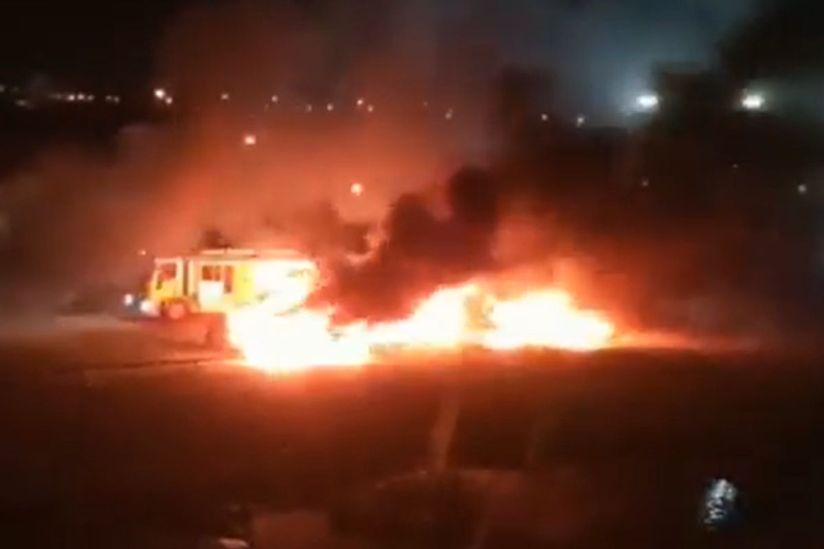 Foto:Captura de pantalla|Video: Aficionados del Aldosivi incendian autos de los jugadores de Godoy Cruz