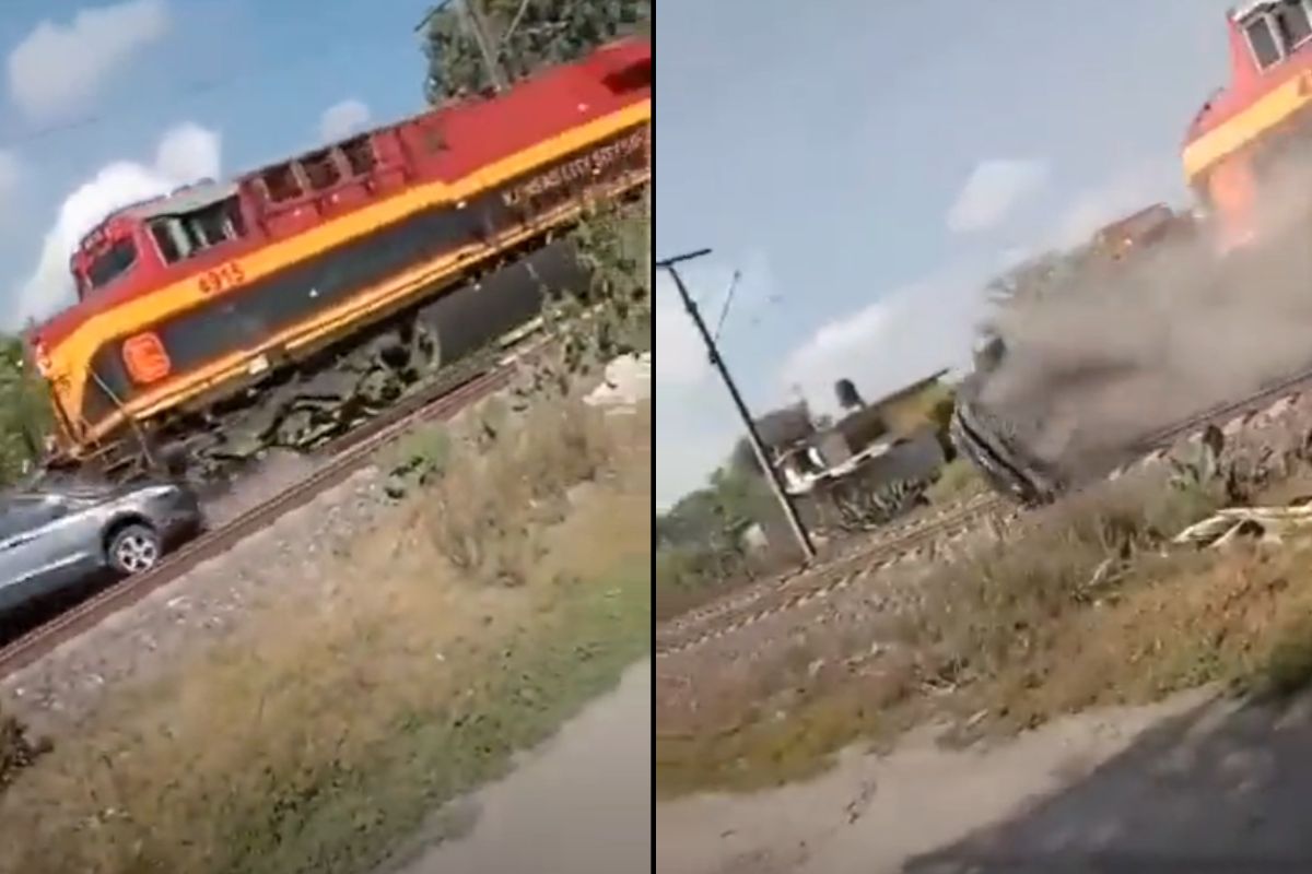 Foto:Captura de pantalla|Video: ¡Impactante! Camioneta es embestida por un tren sobre las vías