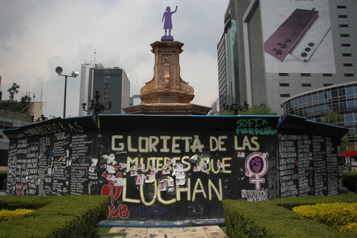 El Gobierno de la CDMX podría reubicar la antimonumenta de la Glorieta de las Mujeres que Luchan.