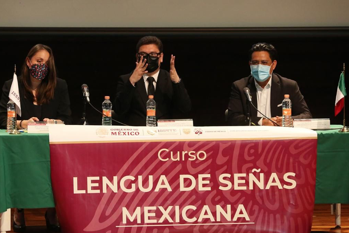 El Issste impartió el curso “Lengua de señas mexicana”, cuyo objetivo es la inclusión y la comunicación entre personas sordas y oyentes