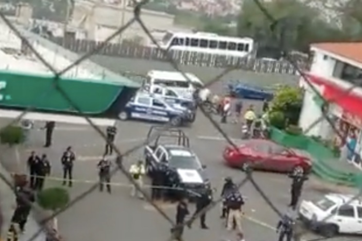 Foto: Twitter/ @poloespejel | ¿Ataque directo? ¿Asalto? 3 motociclistas son asesinados en gasolinería en Naucalpan 