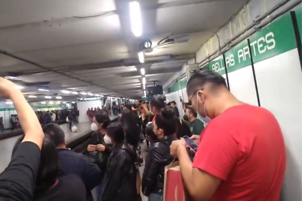 Foto: Twitter/ @gaalpin | Usuarios del Metro de la CDMX entonan ‘Ni tú ni nadie’ mientras esperan en el anden