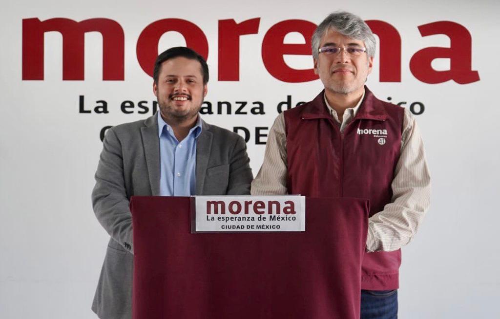 El expresidente de Morena en la CDMX, Tomás Pliego, entregó la estafeta del partido al nuevo presidente, Sebastián Ramírez