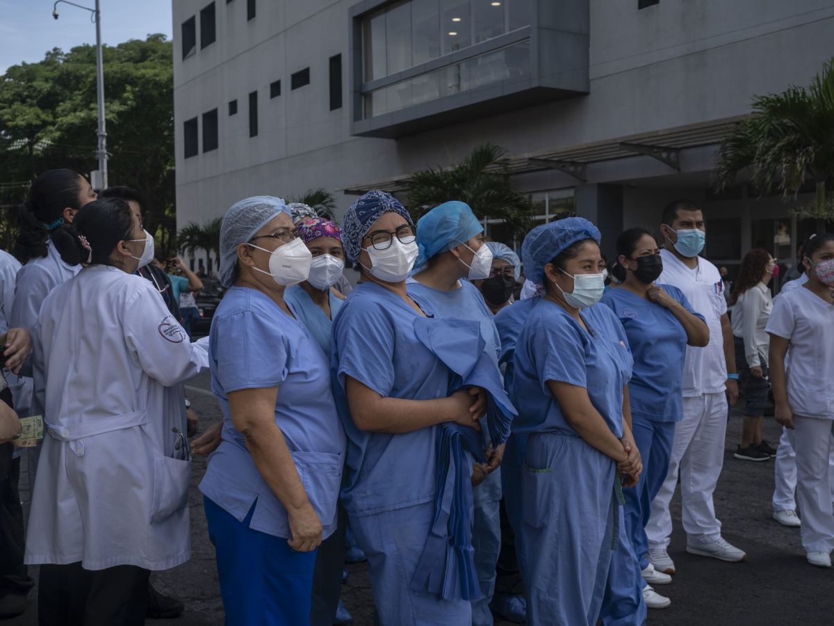 El Issste iniciará el proceso para recontratar a las médicas y médicos que atendieron la emergencia de la pandemia por Covid-19