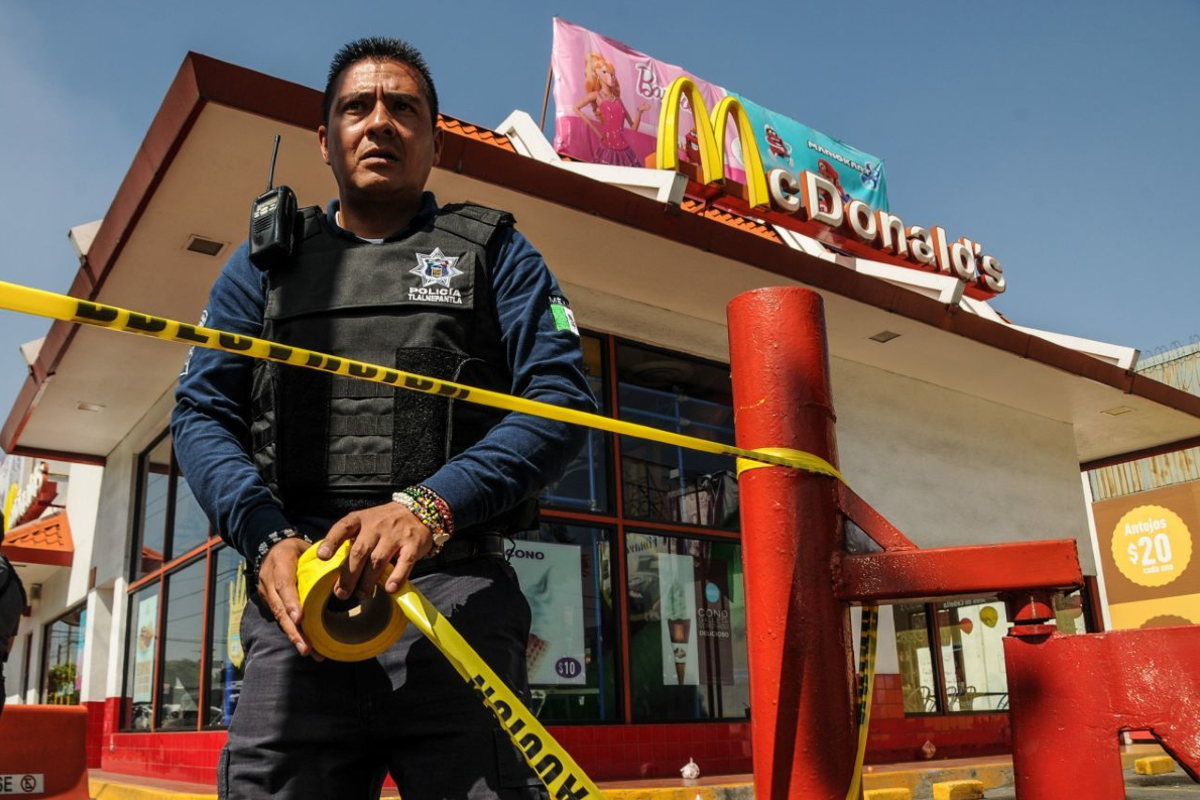 Cliente de McDonald's dispara a empleado por servir orden con “papas frías”.