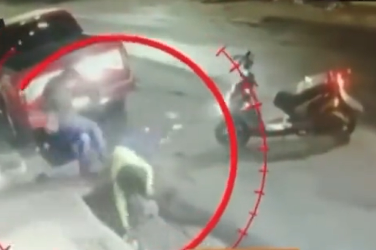 video, golpea, mujer, motocicleta, patea, arollada, Gustavo A. Madero