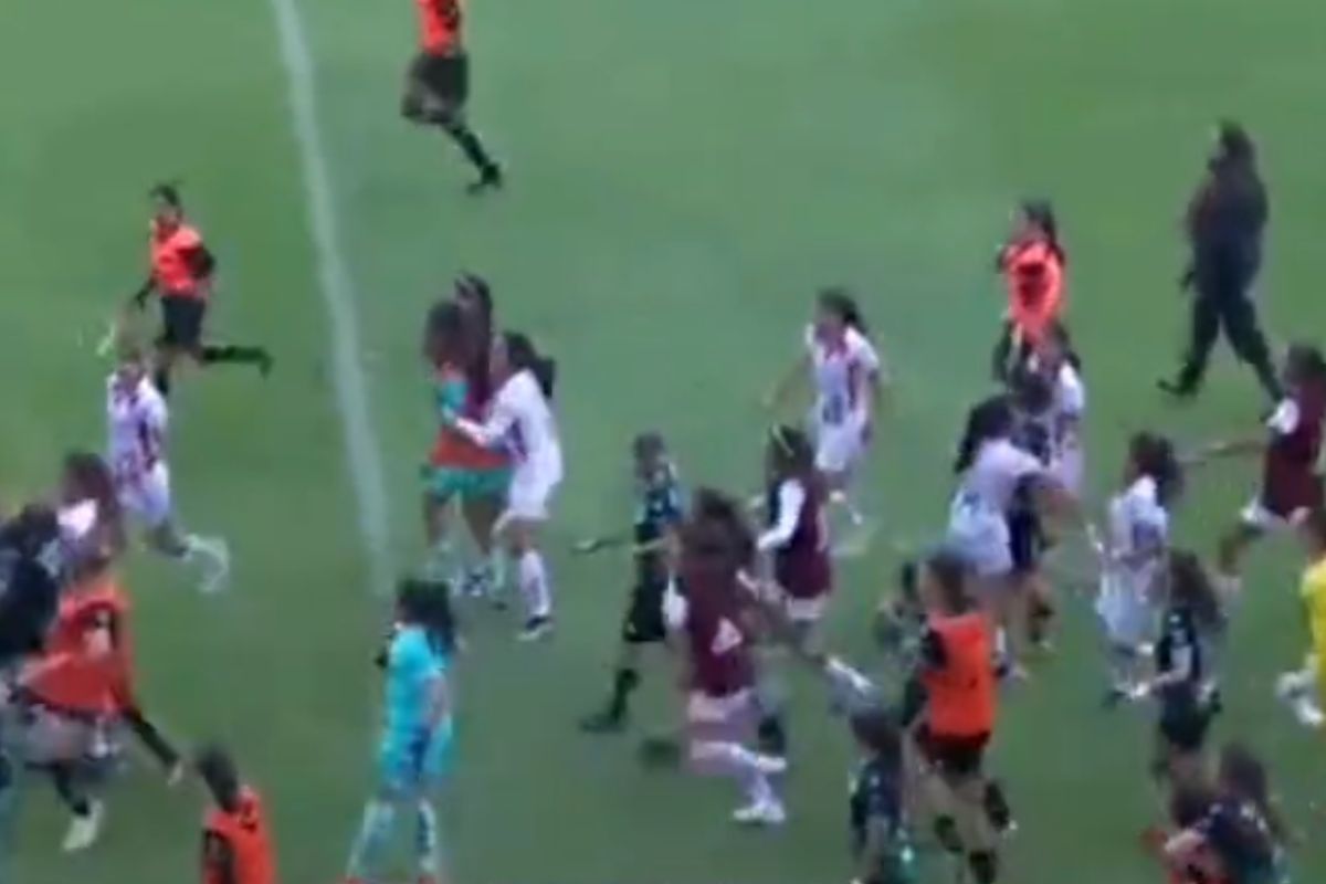 Foto:Captura de pantalla|¡Se armó! Futbolistas del Necaxa y el Santos protagonizan pelea tras empate en la Liga MX Femenil