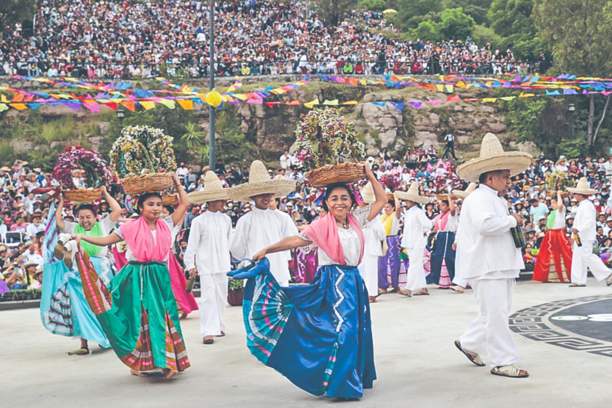 Participan más de 500 danzantes y artesanos de todo Puebla