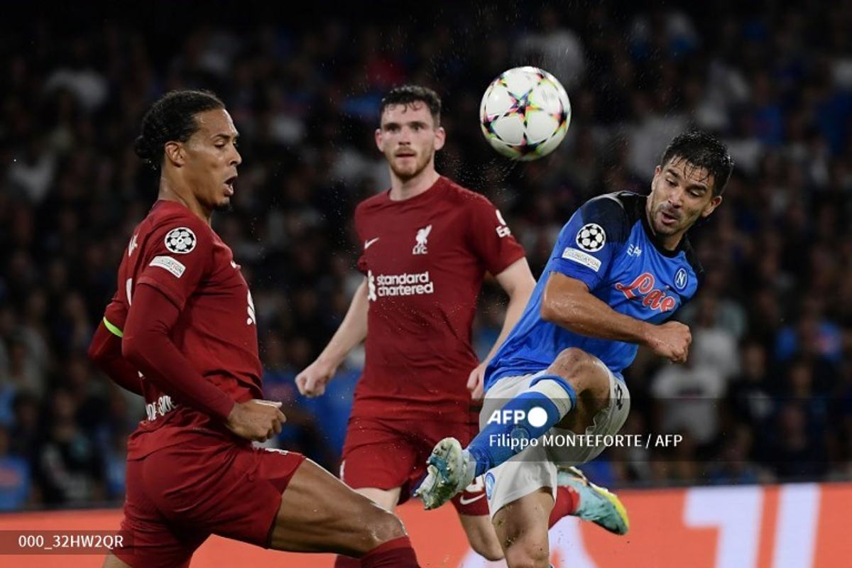 Napoli castiga al Liverpool con goleada 4-1
