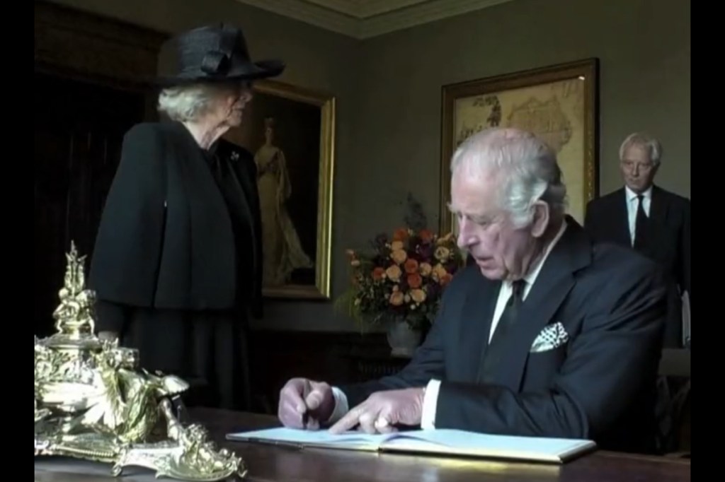 Captan en video nuevo 'berrinche' del rey Carlos III.