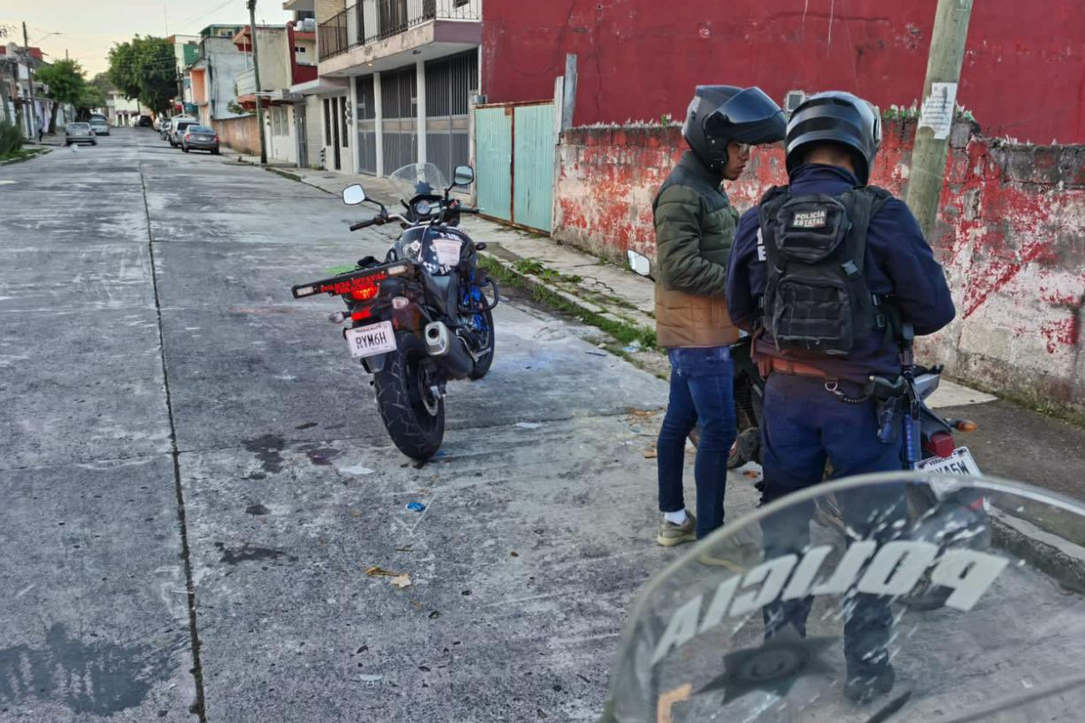 Motosicarios asesinaron a una maestra afuera de su escuela en Xalapa, Veracruz.