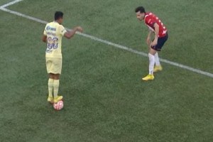 VIDEO: La jugada del «Mozumbito» que hizo «enfurecer» a Chivas en partido ante América. Noticias en tiempo real
