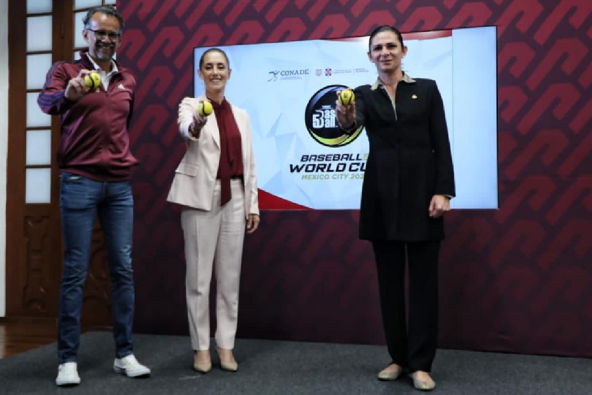 Claudia Sheinbaum en conjunto con Ana Gabriela Guevara y Javier Hidalgo, anunciaron el primer mundial de baseball5 en el Zócalo
