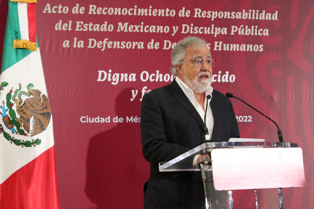 El subsecretario Alejandro Encinas ofreció una disculpa pública a nombre del Estado a Digna Ochoa.