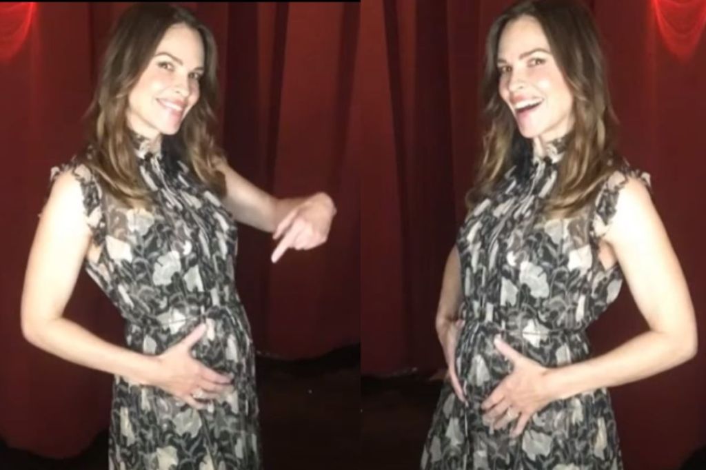 Foto:Captura de pantalla|Con 48 años, Hilary Swank anuncia que está embarazada por primera vez de mellizos